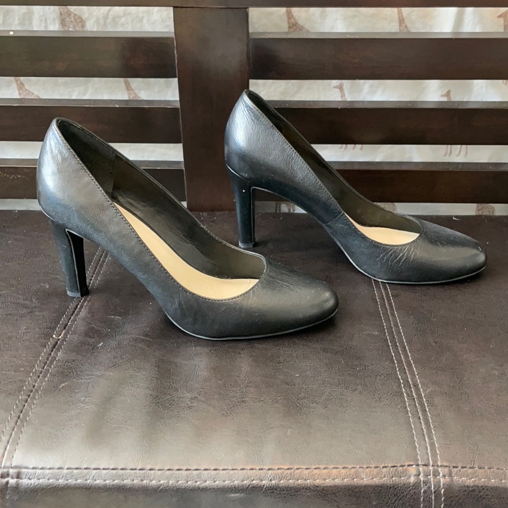 Black leather pumps Franco sarto sz 9